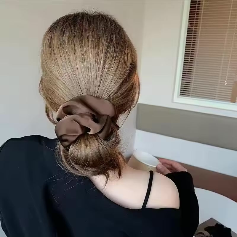 10 Scrunchies: Gomas de seda francesa para cuidar de tu cabello